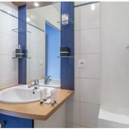 Apartment T2 Pour 4 Avec Parking La Rochelle (Charente-Maritime)